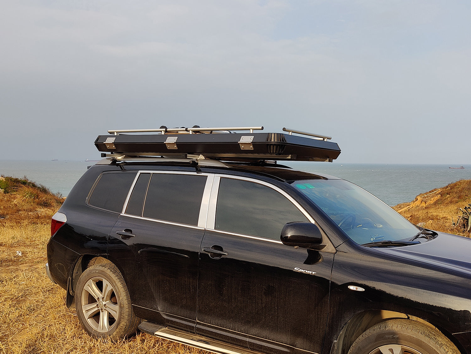 4-5 People Aluminum Hard Shell Folding Car  Roof Top Tent MOT-L800